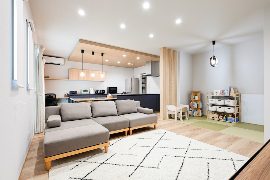 回遊動線で暮らしやすさを高めた、ナチュラルテイストの家