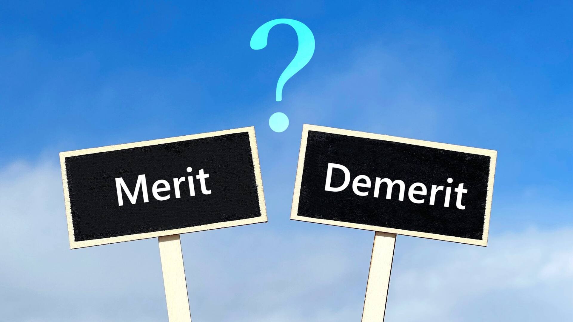 MeritとDemeritの文字入り黒いプレート2つ